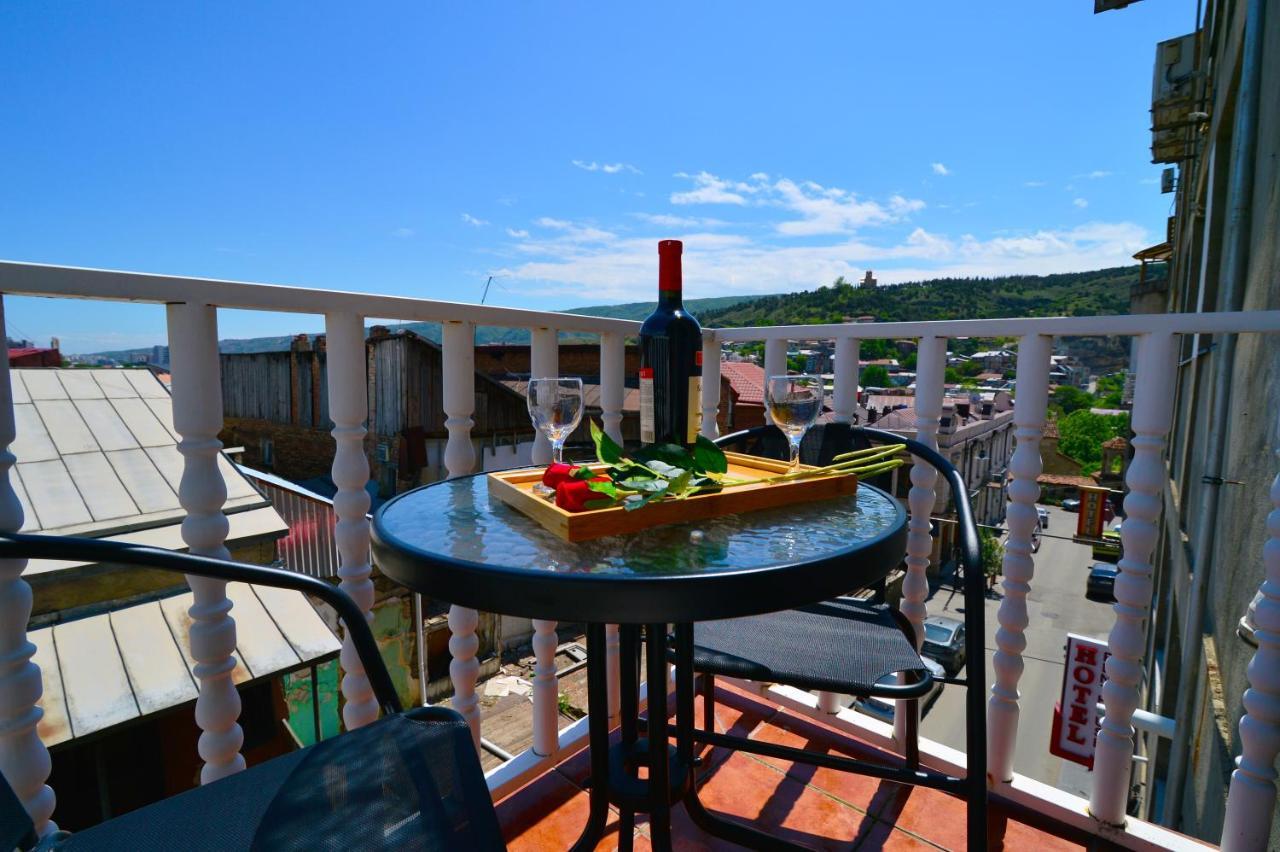 Hotel Blissdom Tbilisi Luaran gambar