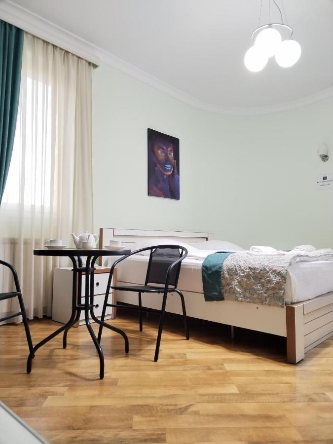 Hotel Blissdom Tbilisi Luaran gambar